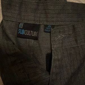 Dope lighter pocket on back right leg